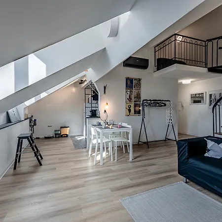 Historic Palace Duplex - Cruises 2min - Ac - Wifi Lägenhet *