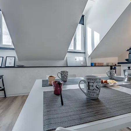 Historic Palace Duplex - Cruises 2min - Ac - Wifi Lägenhet