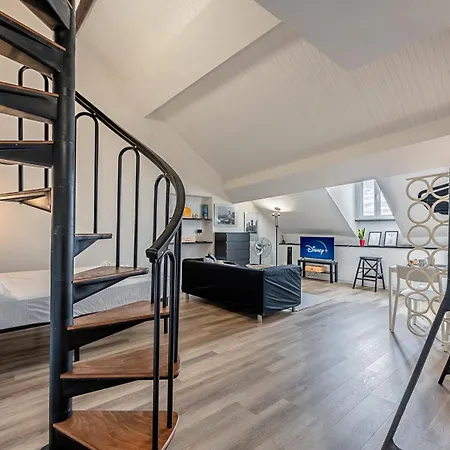 Historic Palace Duplex - Cruises 2min - Ac - Wifi アパート *