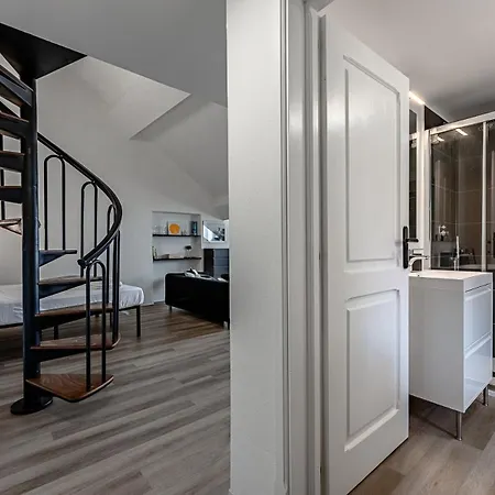 Historic Palace Duplex - Cruises 2min - Ac - Wifi Σαβόνα