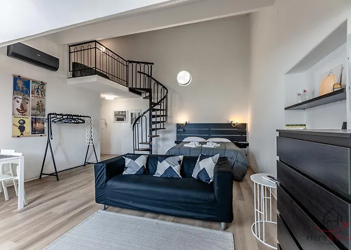 Historic Palace Duplex - Cruises 2min - Ac - Wifi *